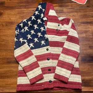 Beautiful heavy sweater with pockets! Runs on the smaller side